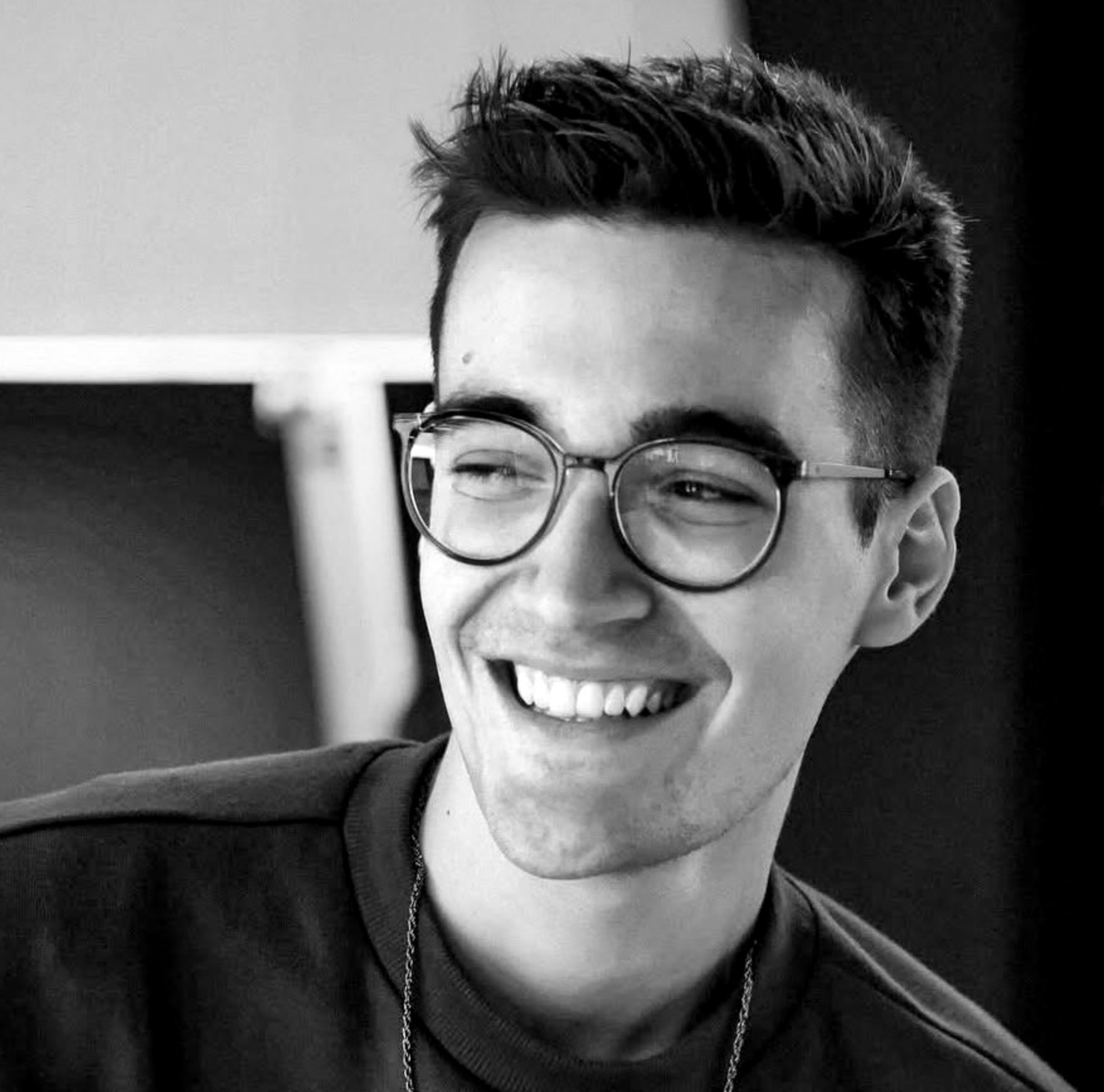 NIKOLA MAKSIMOV - COPYWRITER